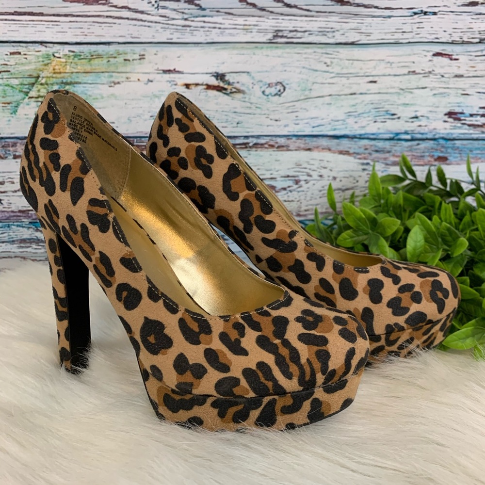 🎉HP 🎉 Mossimo Cheetah Leopard Heels Pumps Shoe 8